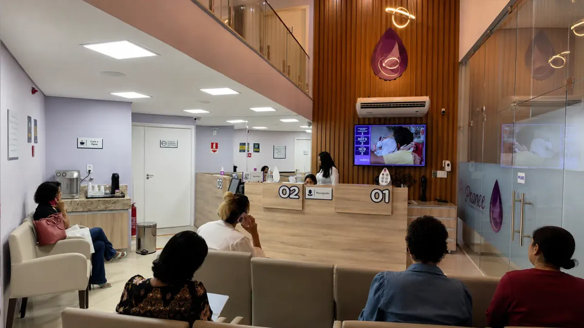 Recepção e sala de espera da Clínica Preciore, no Jardim Renascença, em São Luís