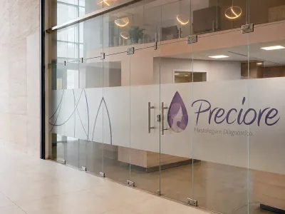 Entrada da Clínica Preciore, sem escadas até a recepção