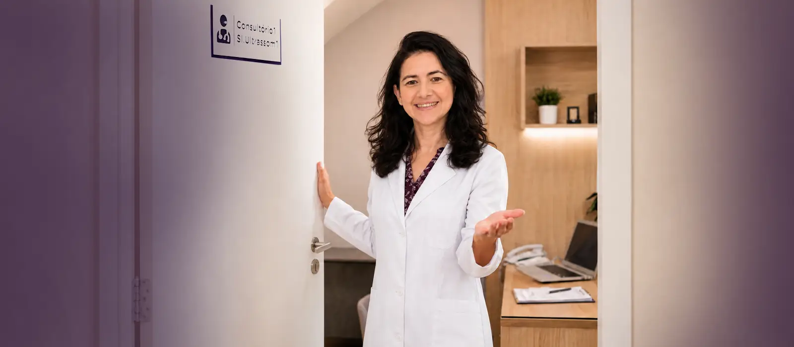 Geneticista recebe a paciente no consultório da Preciore, São Luís (MA).